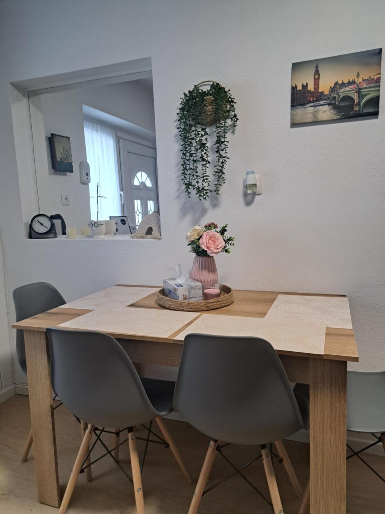 Studio With Free Parking In The Center - Deliamo 3 Sybin Zewnętrze zdjęcie