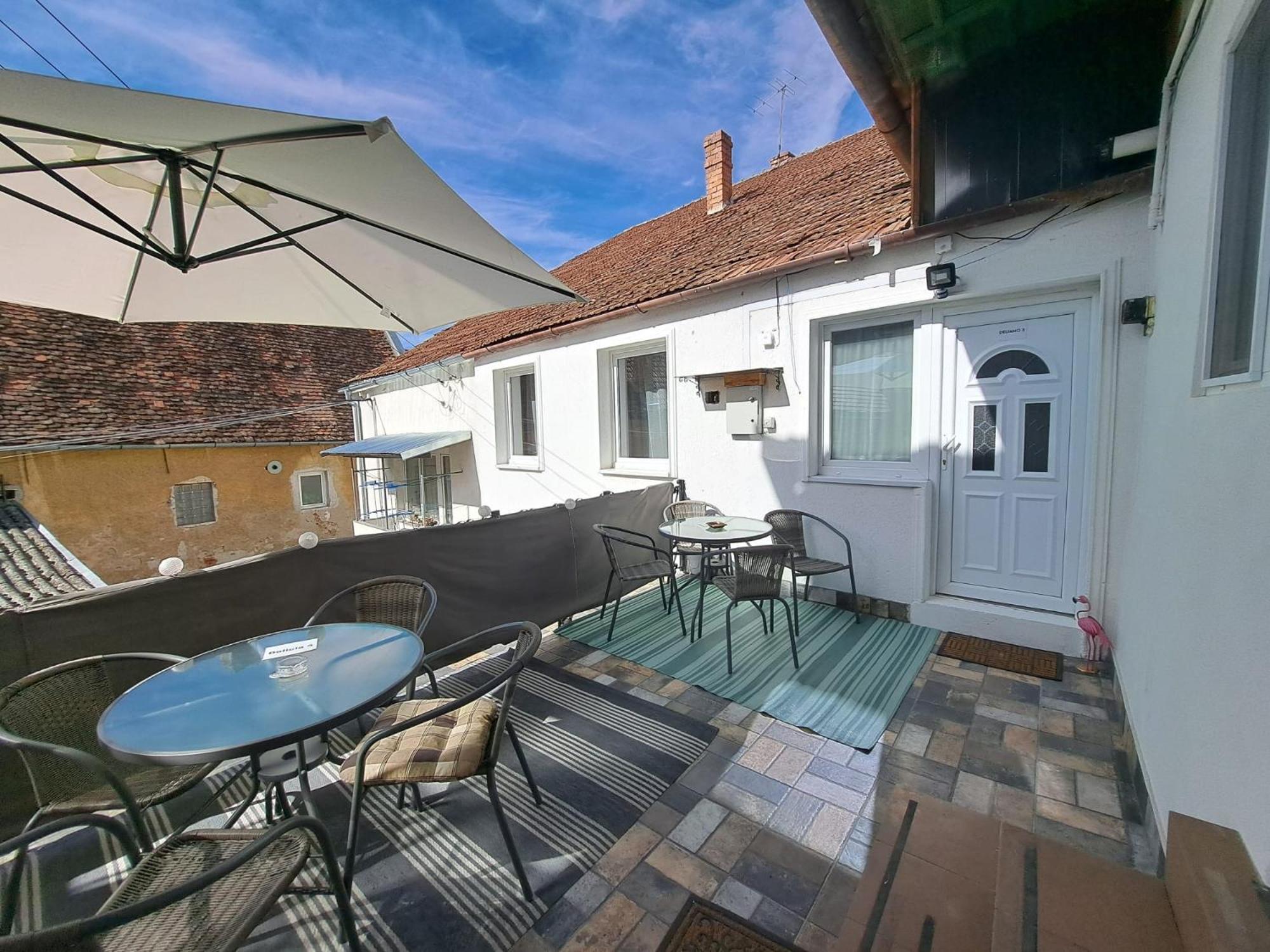 Studio With Free Parking In The Center - Deliamo 3 Sybin Zewnętrze zdjęcie